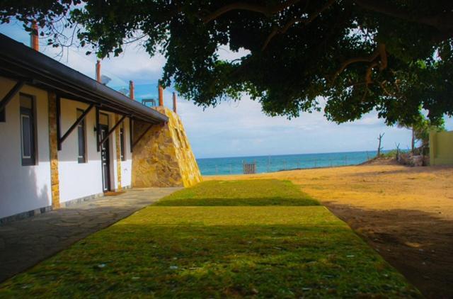 Thaulle Ayurveda Resort - Yala Tissamaharama Buitenkant foto